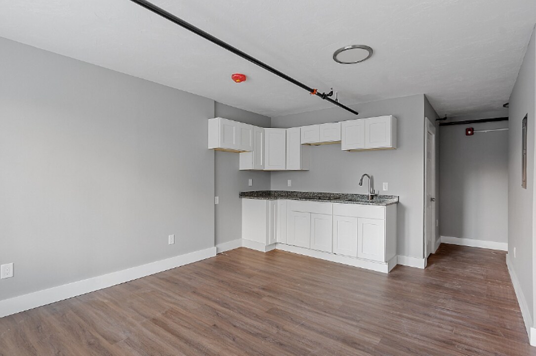 55 Manchester St in Manchester, NH - Building Photo