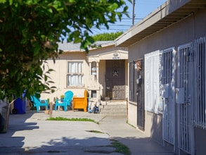 6829 Makee Ave in Los Angeles, CA - Building Photo - Floor Plan