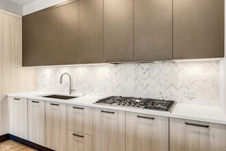 544 N Milwaukee Ave in Chicago, IL - Building Photo - Building Photo