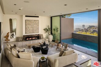 8777 Hollywood Blvd in Los Angeles, CA - Building Photo - Building Photo