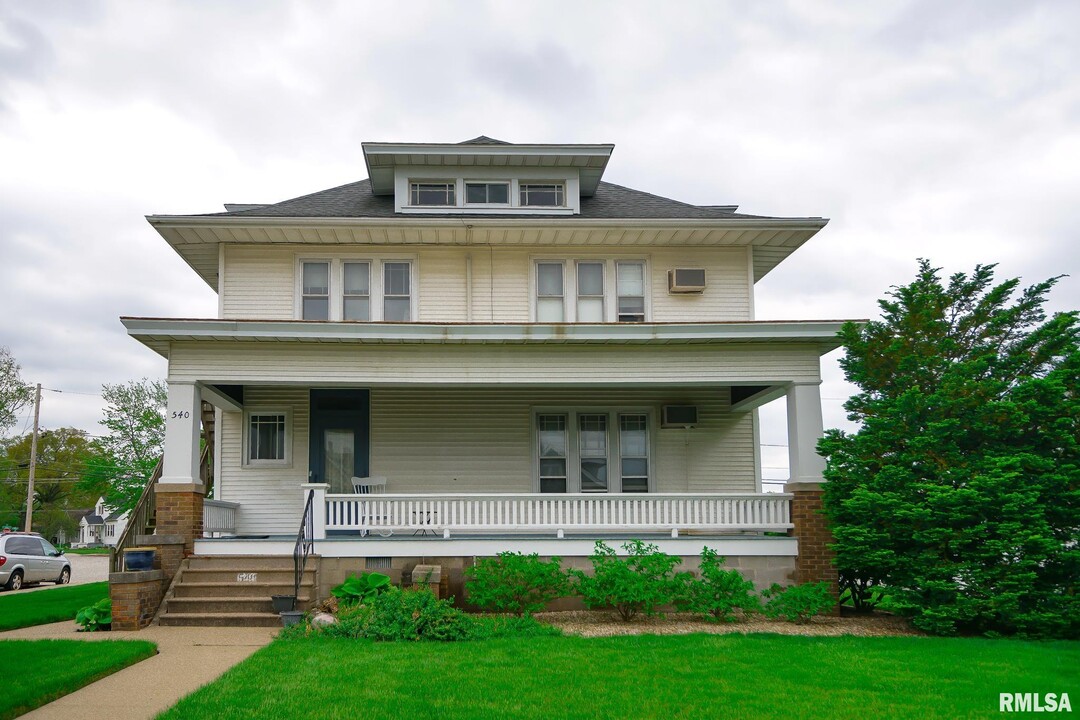 540 N Main St in Morton, IL - Building Photo