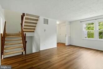 351 Gundry Dr in Falls Church, VA - Building Photo - Building Photo