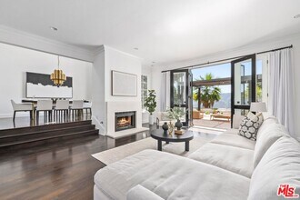 2241 Canyonback Rd in Los Angeles, CA - Building Photo - Building Photo