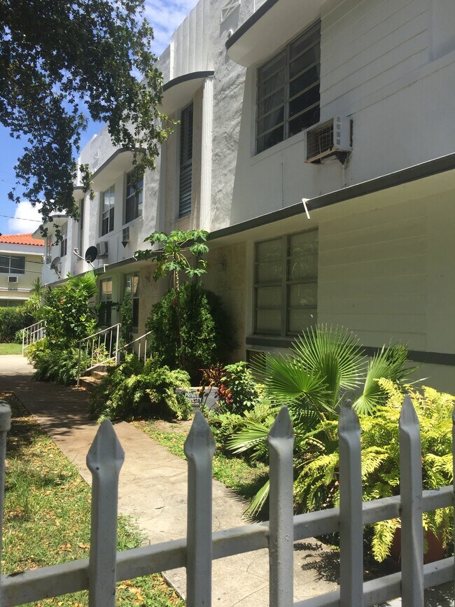 6830 Harding Ave Apartments and Nearby Miami Beach Apartments For Rent