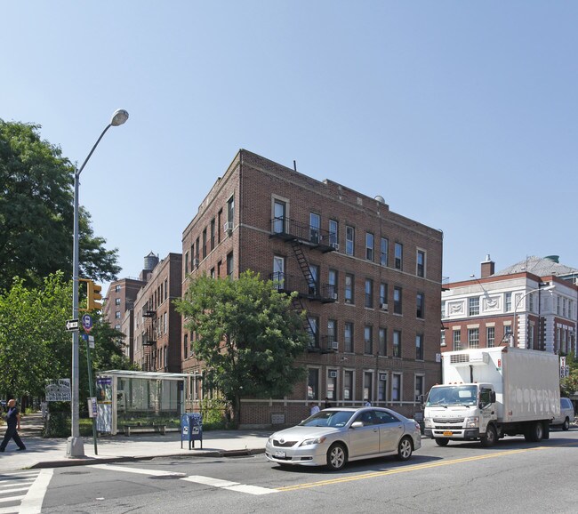 632 Ocean Pky in Brooklyn, NY - Foto de edificio - Building Photo