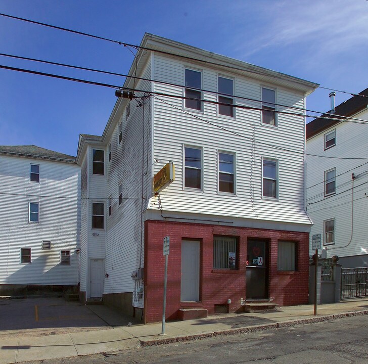 210 Mulberry St in Fall River, MA - Building Photo