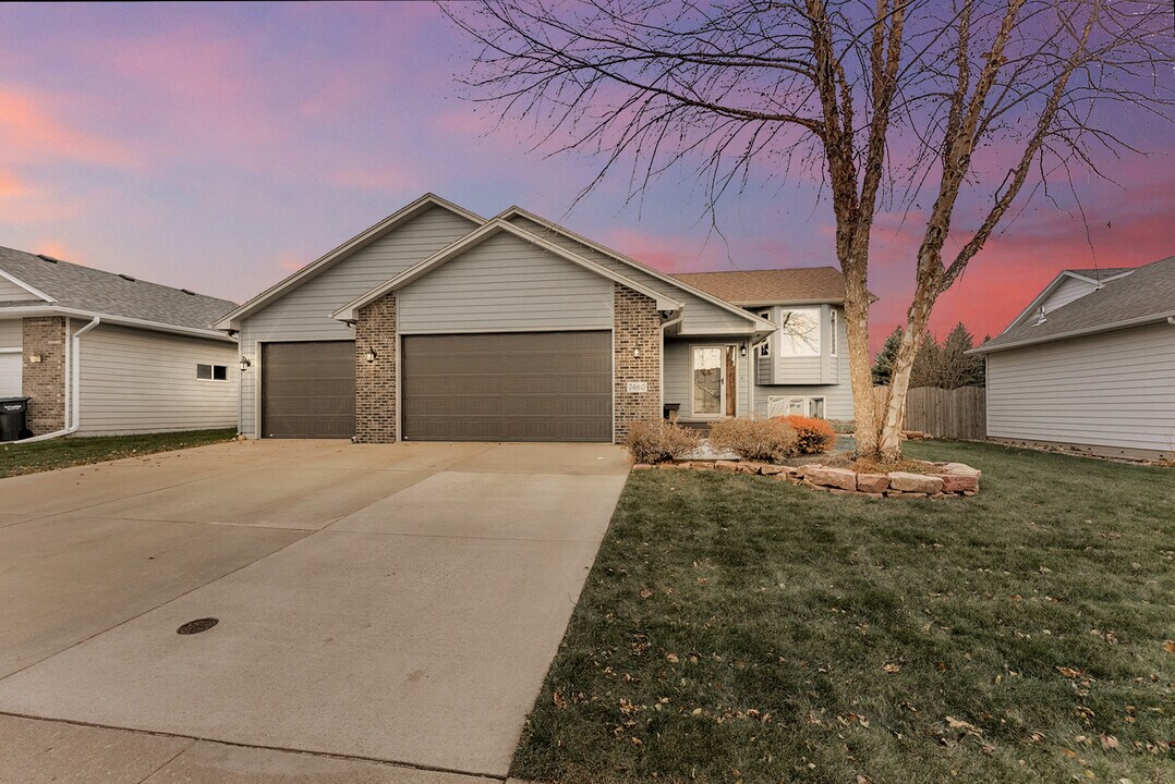 7460 W Legacy Ct in Sioux Falls, SD - Foto de edificio