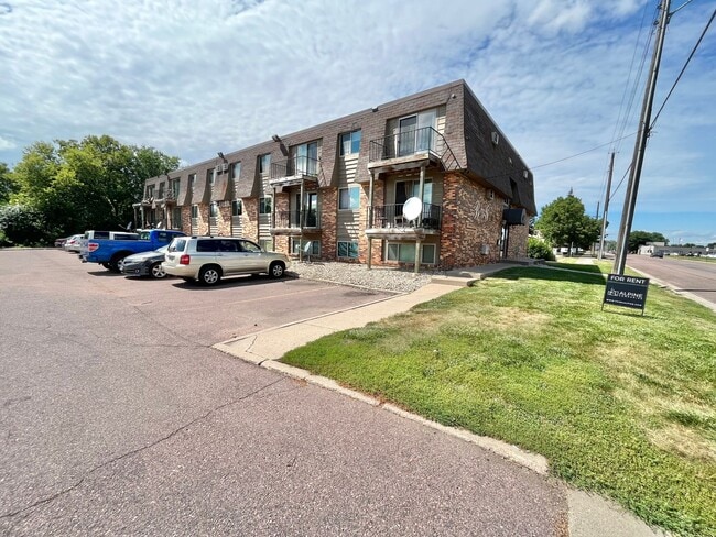 Bella Sierra Apartments in Sioux Falls, SD - Building Photo - Building Photo
