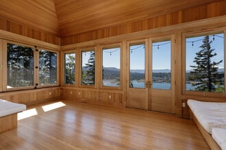 395 SW Eyrie Rd, Unit #1 in White Salmon, WA - Building Photo - Building Photo