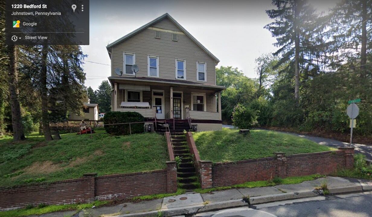 1221 Bedford St in Johnstown, PA - Building Photo