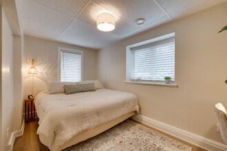 5021 Beacon Hill Rd in Minnetonka, MN - Foto de edificio - Building Photo