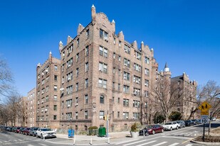 76-09 34th Avenue in Jackson Heights, NY - Building Photo
