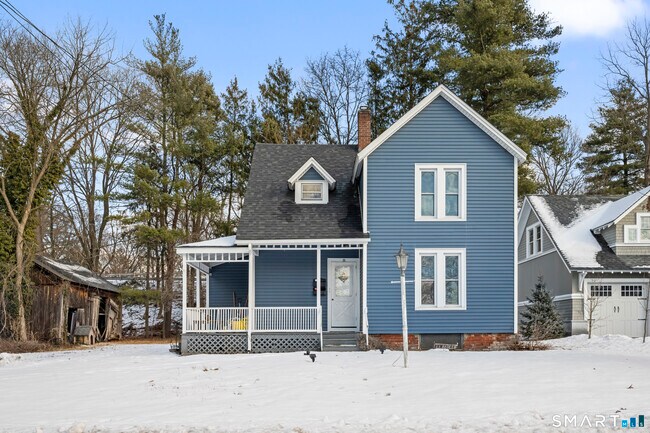 33 Maple St in Glastonbury, CT - Building Photo - Building Photo