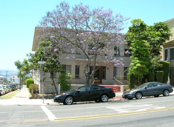 Avalon Apartments in San Diego, CA - Foto de edificio - Building Photo