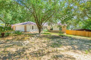 101 Drewson Dr in Crestview, FL - Building Photo