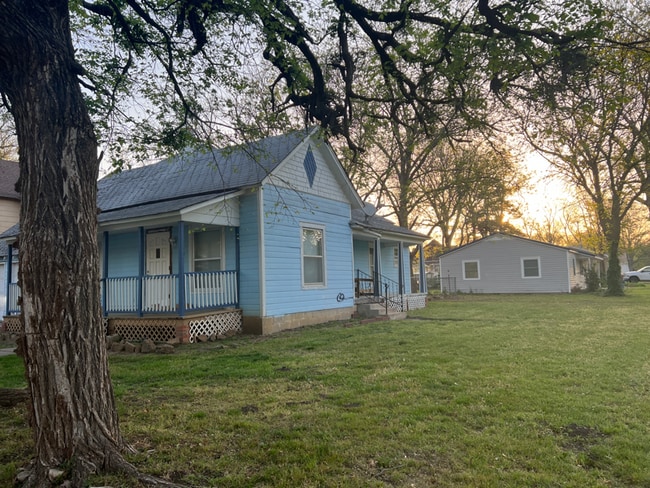 2026 S Spring St in Caney, KS - Building Photo - Building Photo