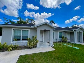 2084 Hilton St in Port Charlotte, FL - Building Photo