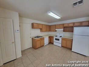 3866 Maverick Crk Rd in San Antonio, TX - Building Photo - Building Photo