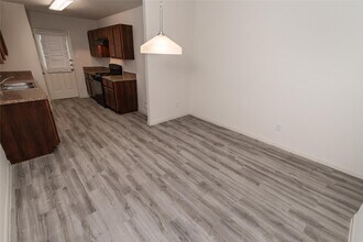 5731 Post Oak Manor Dr in Houston, TX - Building Photo - Building Photo