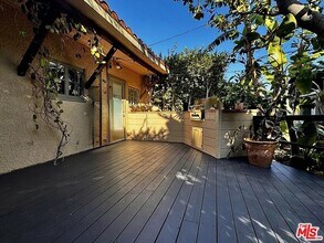 8924 Ashcroft Ave in West Hollywood, CA - Foto de edificio - Building Photo