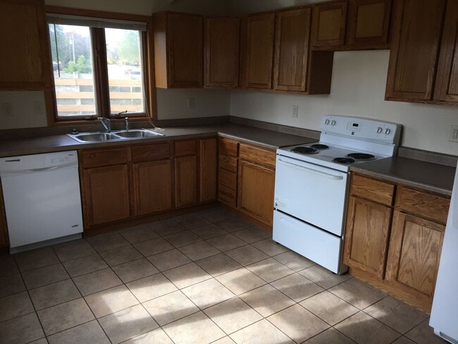 2619 Henry Ave in Eau Claire, WI - Building Photo - Building Photo