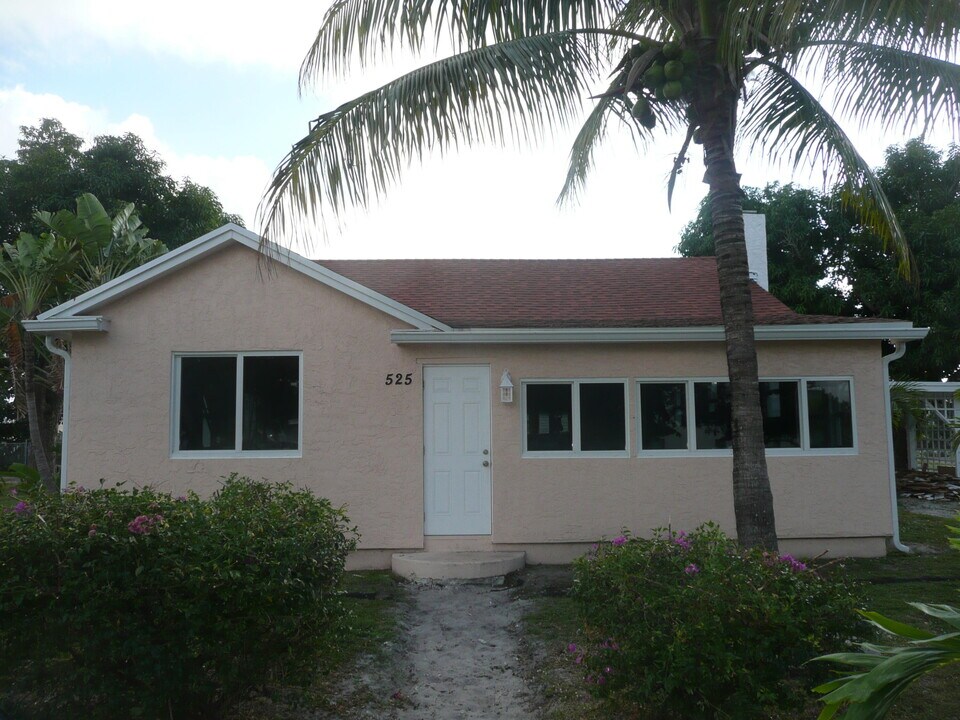 525 24th Ave N in Lake Worth Beach, FL - Building Photo
