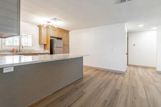 5739 W Monte Vista Rd in Phoenix, AZ - Building Photo - Building Photo