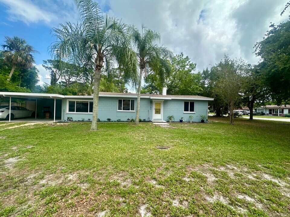 545 Aurora St in South Daytona, FL - Building Photo
