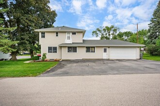 5612 Bjelde Ln, Unit 1 in Monona, WI - Foto de edificio - Building Photo