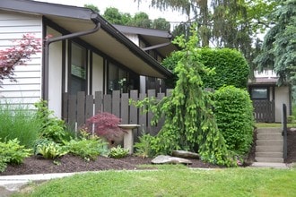 Rowanoake Apartments in Streetsboro, OH - Foto de edificio - Building Photo