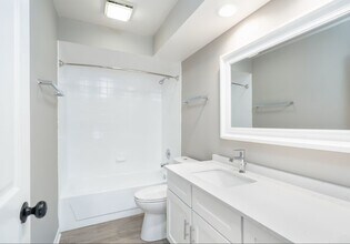 1910 Chestnut Ave in Glenview, IL - Building Photo - Building Photo