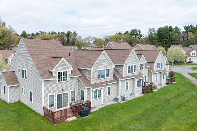 The Village at Fox Run in Billerica, MA - Building Photo - Building Photo