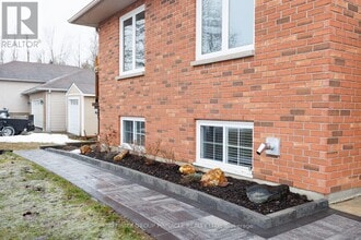 164 Wispi Shore Rd in Kawartha Lakes, ON - Building Photo - Building Photo