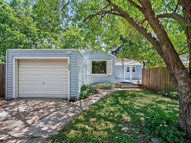 property at 1923 39th St