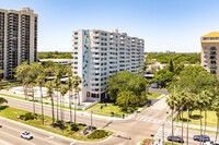 Harbour House in Tampa, FL - Foto de edificio - Building Photo