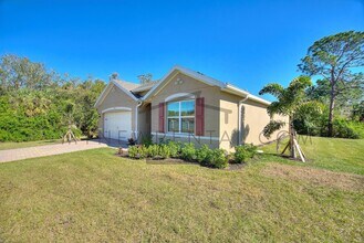 2914 Cadiz St in North Port, FL - Foto de edificio - Building Photo