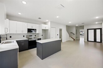 116 NW 5th Ave in Hallandale Beach, FL - Building Photo - Building Photo