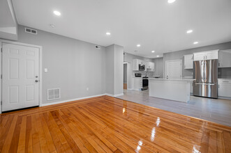 155 Eastern Ave, Unit 2 in Worcester, MA - Building Photo - Building Photo