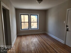 2706 N Spaulding Ave in Chicago, IL - Foto de edificio - Building Photo