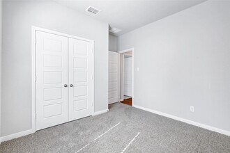 320-324 Nespral Dr in San Antonio, TX - Building Photo - Building Photo