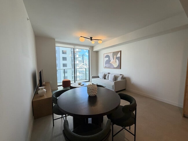 11 NE 6th St, Unit SI FL19-ID1460708P in Miami, FL - Foto de edificio - Building Photo