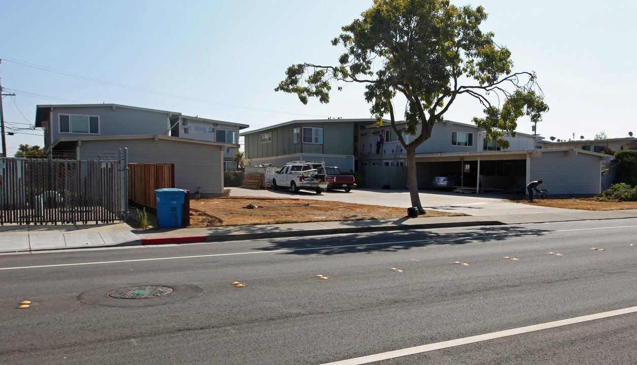 3301-3305 Los Prados St in San Mateo, CA - Building Photo