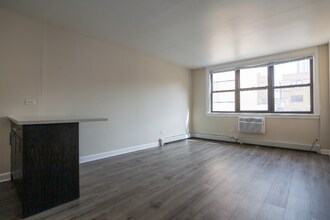 5841 N Winthrop Ave in Chicago, IL - Foto de edificio - Building Photo