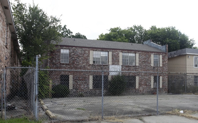 680 N Donmoor Ave in Baton Rouge, LA - Building Photo - Building Photo