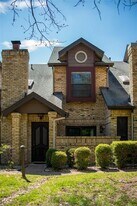 10819 Crown Colony Dr in Austin, TX - Building Photo