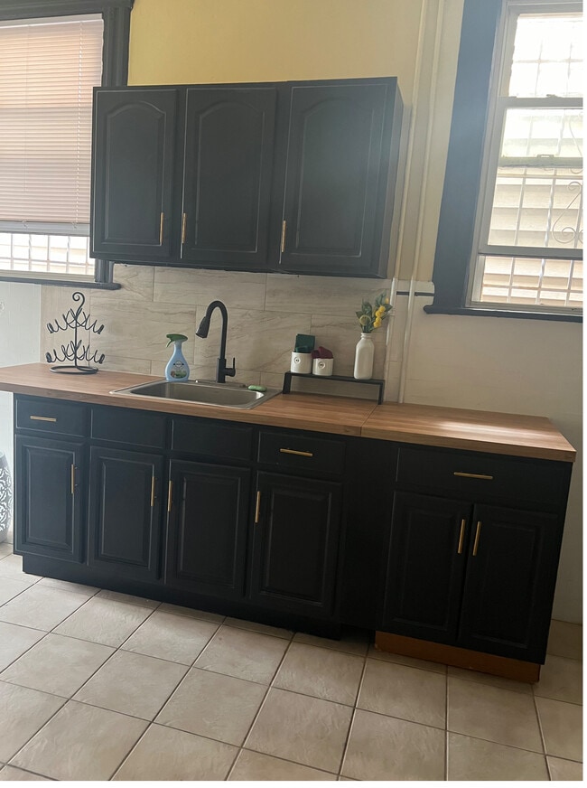 283 Clifton Ave, Unit Clifton in Newark, NJ - Building Photo - Building Photo
