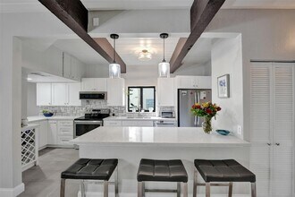 700 E Coco Plum Cir in Plantation, FL - Building Photo - Building Photo