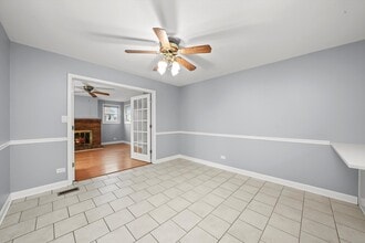 8218 N Carrolton Ct in Hanover Park, IL - Building Photo - Building Photo