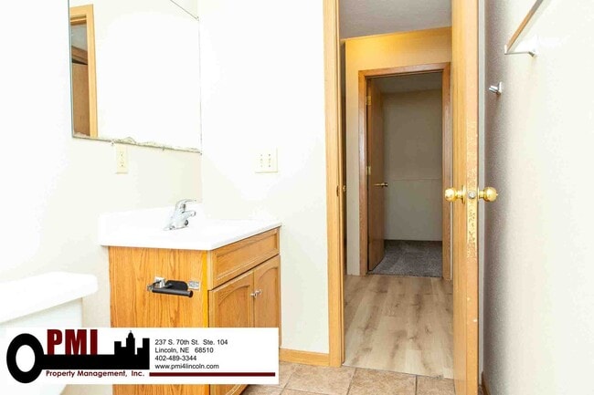 1758 N 27th St in Lincoln, NE - Building Photo - Building Photo