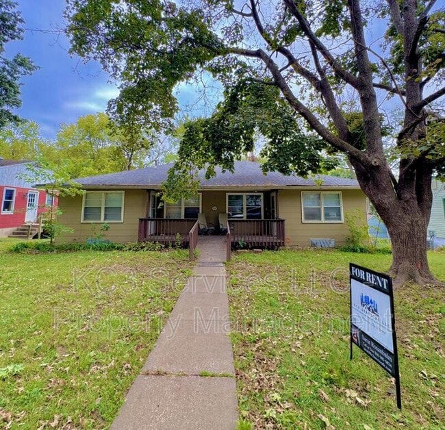 property at 1702 SW McArthur St